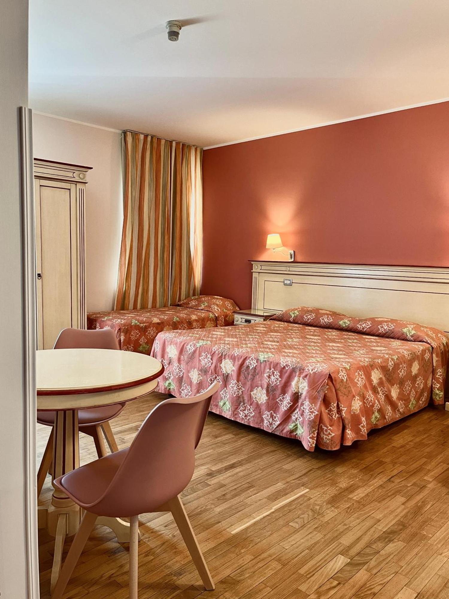Hotel Matteotti Vercelli Esterno foto
