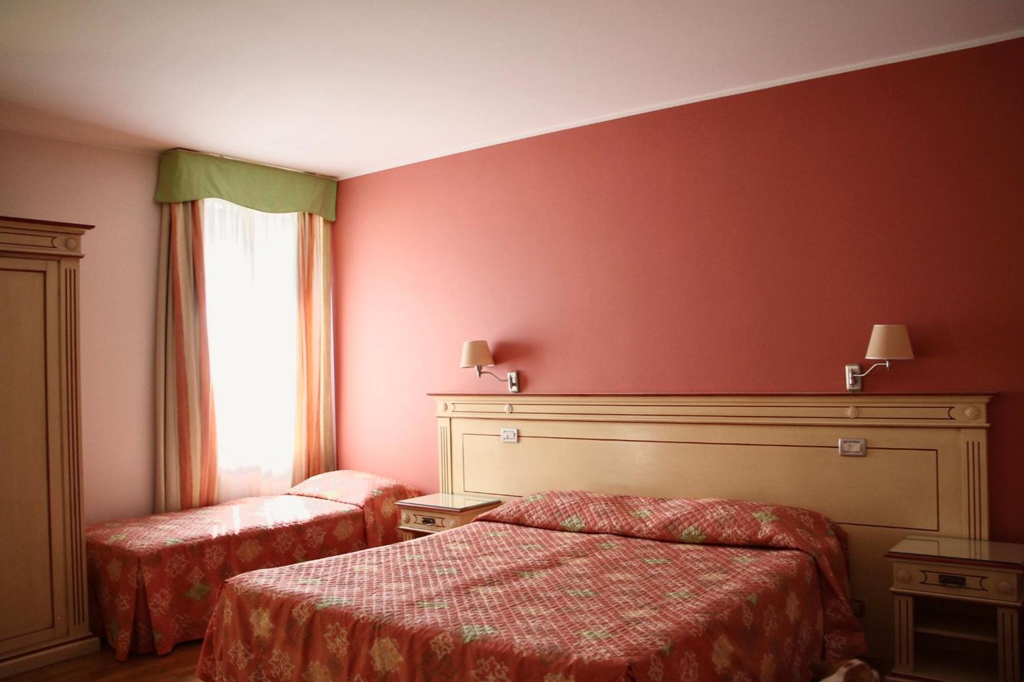 Hotel Matteotti Vercelli Esterno foto