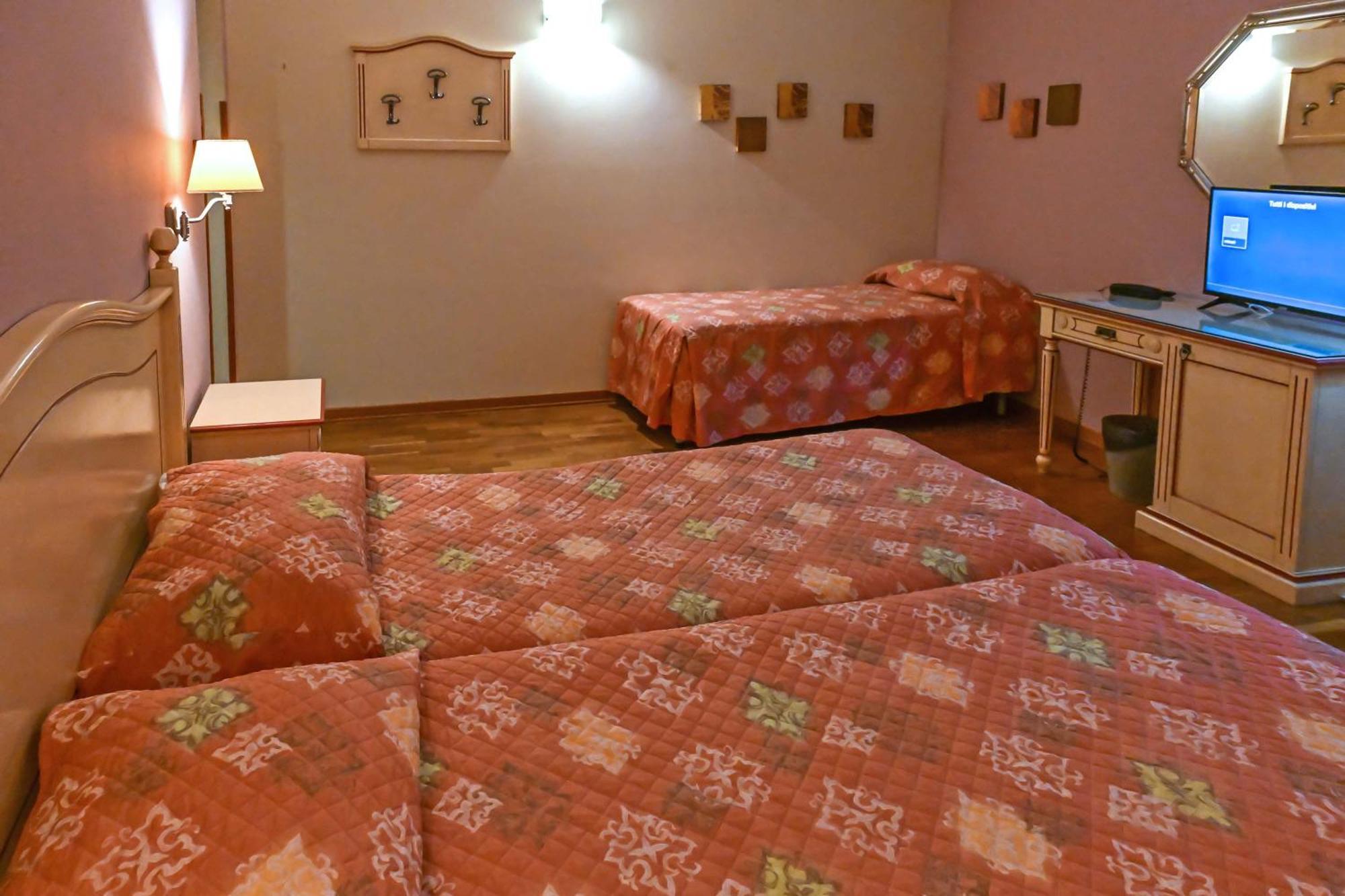 Hotel Matteotti Vercelli Esterno foto