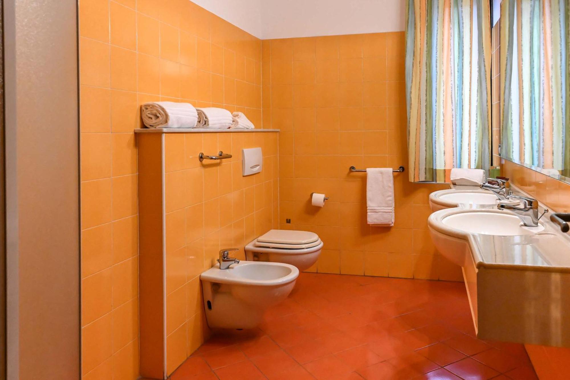 Hotel Matteotti Vercelli Esterno foto