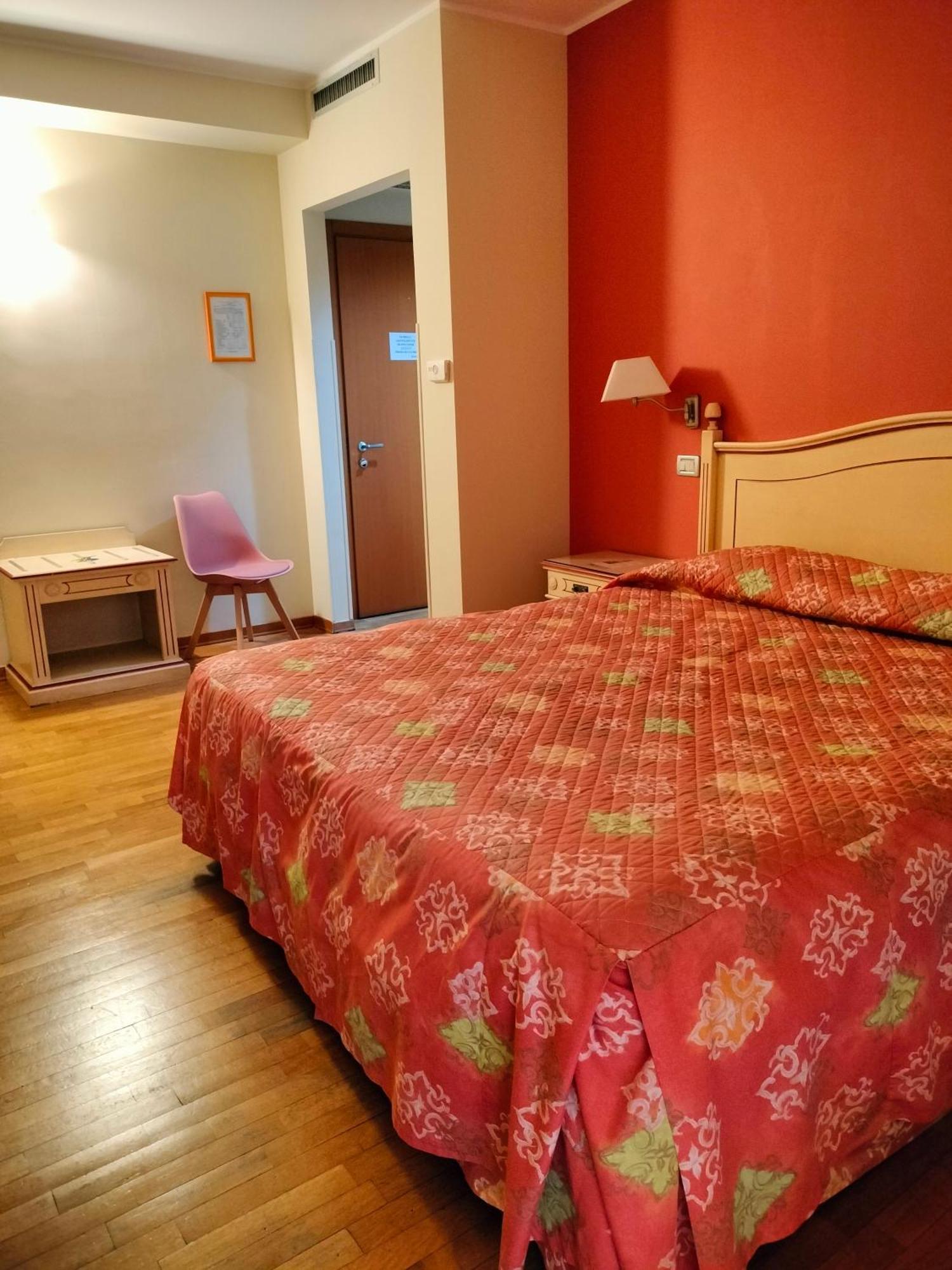 Hotel Matteotti Vercelli Esterno foto