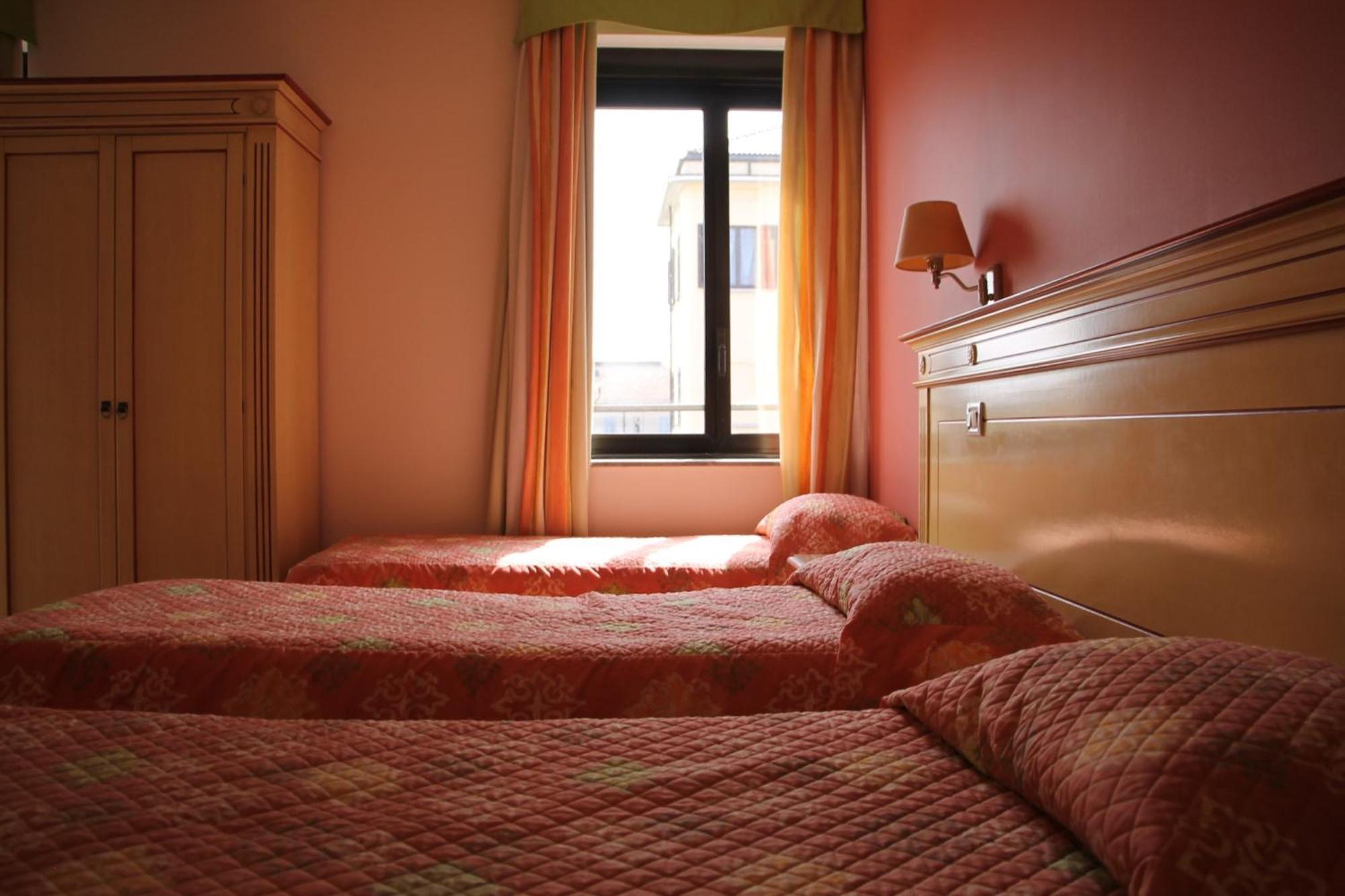 Hotel Matteotti Vercelli Esterno foto