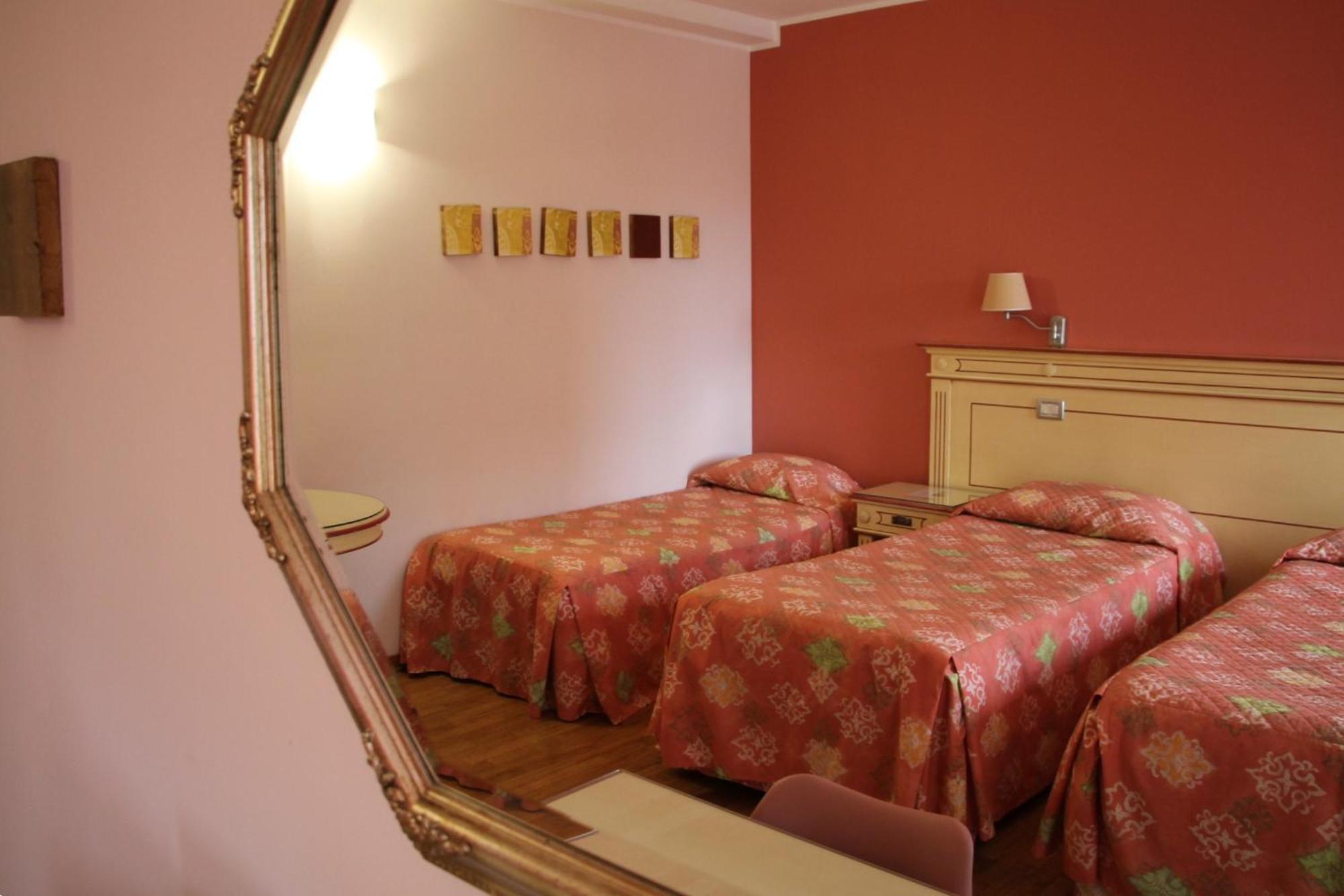 Hotel Matteotti Vercelli Esterno foto