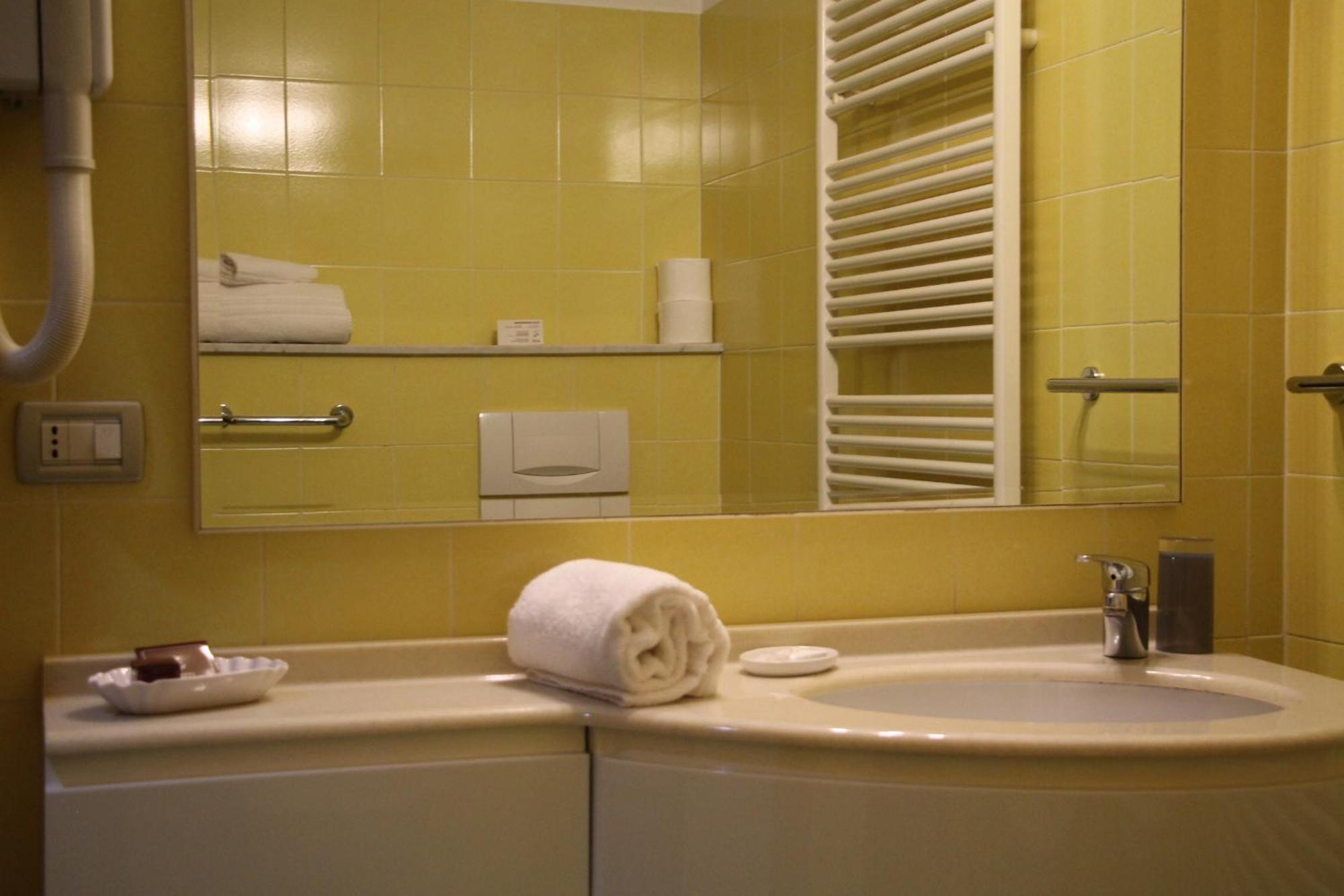 Hotel Matteotti Vercelli Esterno foto