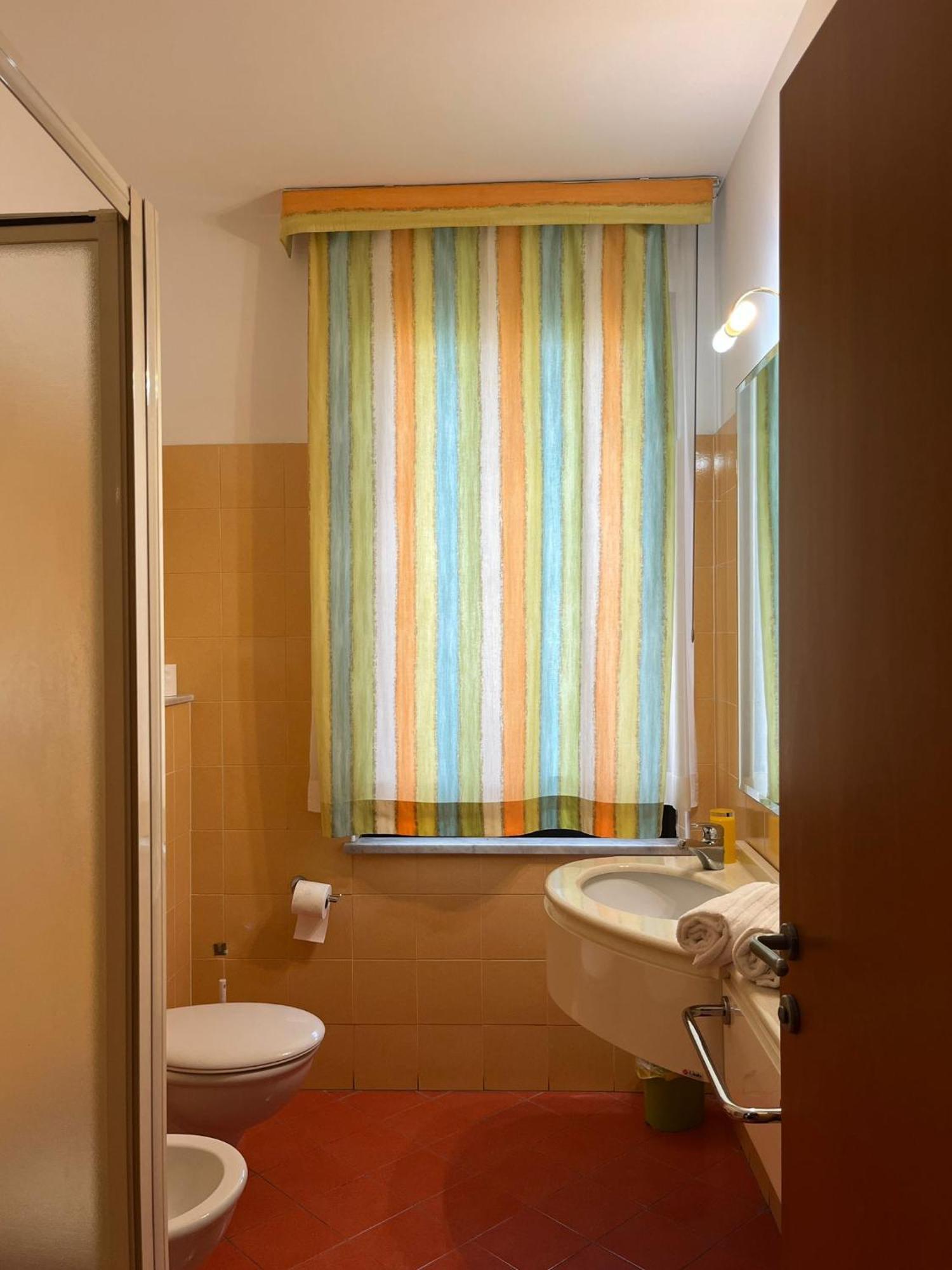 Hotel Matteotti Vercelli Esterno foto