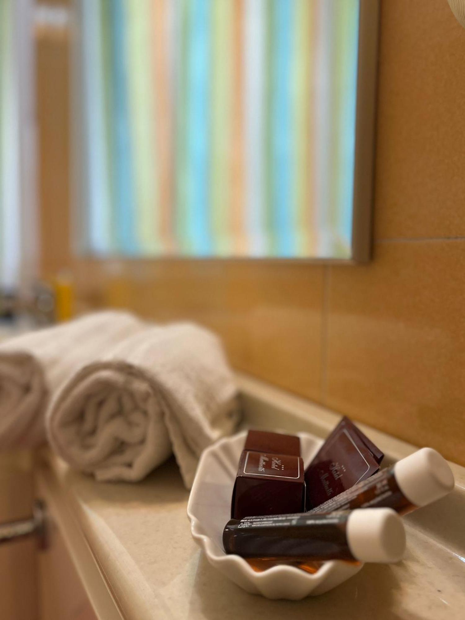Hotel Matteotti Vercelli Esterno foto